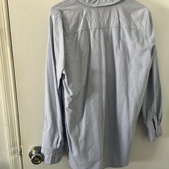 Vineyard Vines Size 12  Relaxed fit button down  blue and white stripes - Picture 5 of 5